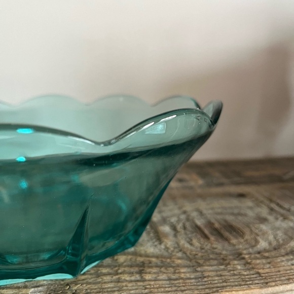 Vintage Anchor Hocking Aqua glass bowl - Picture 5 of 5